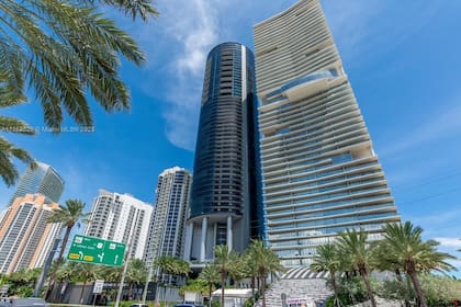 La torre Porsche, de 60 pisos y exclusivas amenidades, lugar donde Messi podría estar alojándose tras su arribo a Miami
