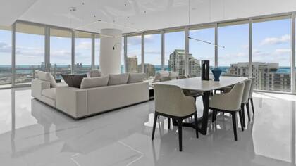 La torre residencial de Aston Martin en Miami se inauguró en 2024