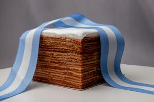 Cómo es la torta más argentina: fue creada a fines del siglo XIX, llegó a Masterchef y tiene 25 capas de dulce de leche