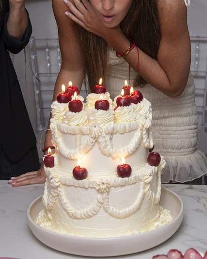 La torta con las velas cereza son las más pedidas