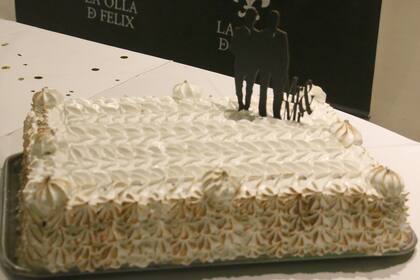 La torta de compromiso de Pepe Cibrián y Nahuel Lodi