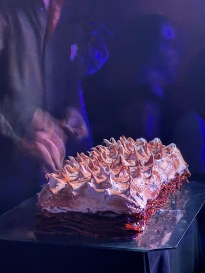 La torta de cumpleaños del Zorrito, un Rogel XL que compartió con el público