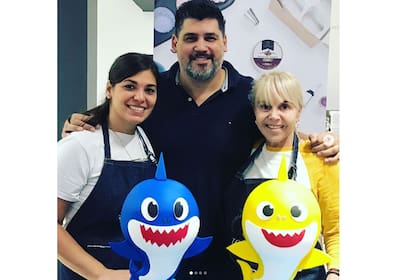 La amarilla es la torta que hizo Claudia Villafañe para su nietita Roma
