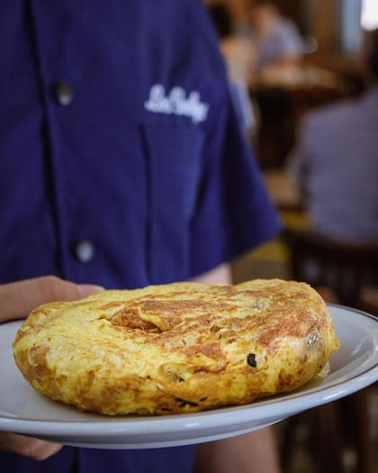 La tortilla de papa es uno de los platos más pedidos en Los Galgos (Foto/Instagram: @losgalgosbar)