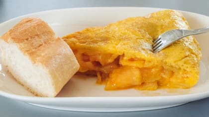 La tortilla española jamás habría sido uno de los platos estrella de la gastronomía española sin la contribución de Perú, de donde viene la papa.