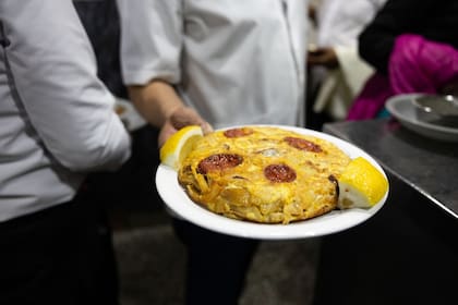 La tortilla española, un clásico de bodegón infaltable en Norte