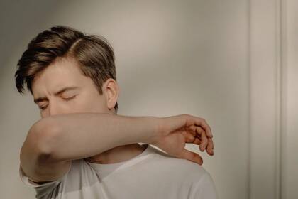 La tos persistente puede ser un síntoma de alergia, pero también puede generarse por las secuelas de un cuadro viral