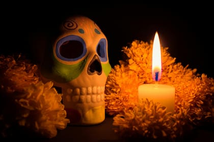 La tradición indica que la flor de cempasúchil guía el camino de los difuntos desde el Mictlán hasta el mundo de los vivos (Pexels/Marco Ramos)