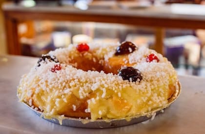 La tradicional confitería de Almagro propone su rosca de Pascua, elaborada con receta clásica