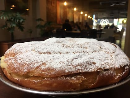 La tradicional ensaimada mallorquina se puede encontrar en La Perla, una de las panaderías más tradicionales de San Pedro. Captura: Instagram/confiterialaperla