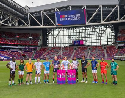 La tradicional foto de capitanes, en el nuevo escenario de seven de Hong Kong, el Kai Tak Stadium