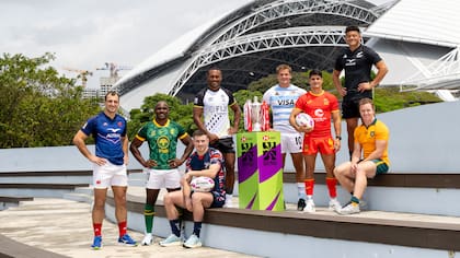 La tradicional foto previa con los capitanes, con Santiago Mare como representante argentino