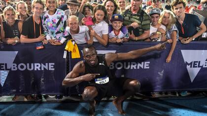 La tradicional pose de Bolt tras su exhibición en Melbourne