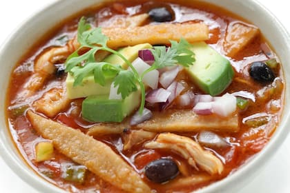 La tradicional sopa de tortilla mexicana