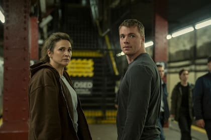 La trama profundiza en intrigas políticas y amenazas de alto impacto