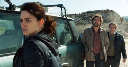 La trama sigue a Laura, quien regresa a su hogar para el casamiento de su hermana, momento en que todo se complica