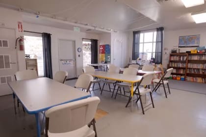 La transformación de un salón de clases en un espacio funcional y feliz. Imagen: Netflix