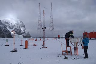 Tras desvincular a 140 trabajadores, el Gobierno explica su plan para el SMN