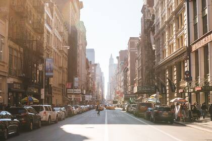 La transición comienza este viernes, un día soleado donde las máximas aún alcanzarán los 78-84 °F (25-29 °C)