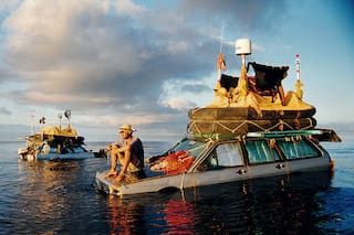 Adaptaron un auto para cruzar el Atlántico a vela, los creyeron muertos y hoy su historia da la vuelta al mundo