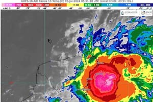 El huracán Beryl tocó tierra en México cerca de Tulum y avanza sobre la turística península de Yucatán