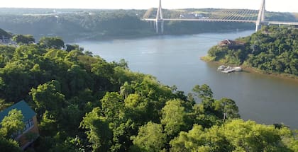 La triple frontera, con vistas a los ríos Paraná e Iguazú