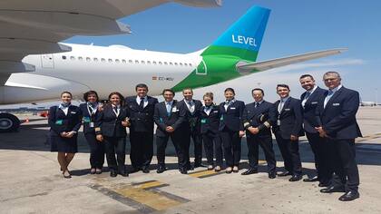 La tripulación del primer vuelo de Level