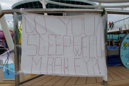 La tripulación escribió un mensaje contra el presidente de la empresa