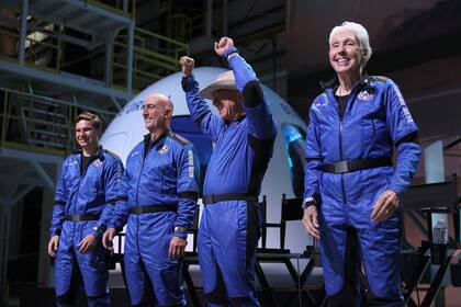 La tripulación que viajó al espacio con Jeff Bezos