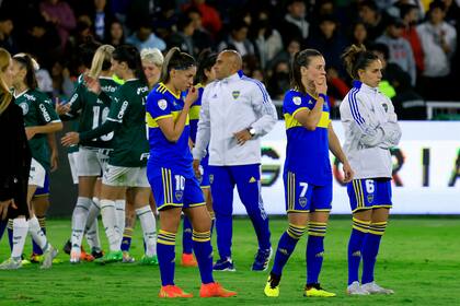 La tristeza de las jugadoras de Boca contrasta con la felicidad de las de Palmeiras. Las brasileñas ganaron la final, en Quito; a las argentinas les queda el orgullo del camino recorrido y el incentivo para lo que viene