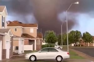 Un tornado F4 arrasó una ciudad en EE.UU.: más de 10 heridos y casas destruidas