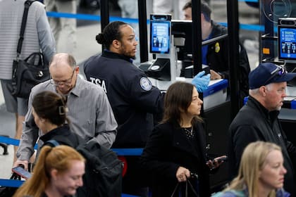 La TSA de Estados Unidos cobrará desde el 1º de febrero un monto para los viajeros que no tengan Real ID, pasaporte u otra identificación aceptada