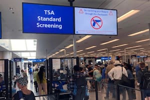 La TSA es la agencia se encarga de la operación de los puntos de control en todos los aeropuertos de EE.UU.