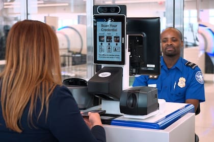 La TSA retuvo a la ciudadana de Bielorrusia y las autoridades la derivaron a un centro en Florida