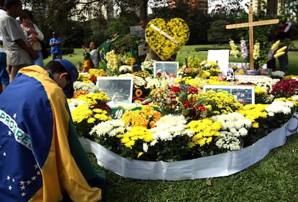 La tumba de Ayrton Senna en San Pablo: constantemente con flores de sus fanáticos