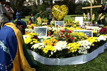 La tumba de Ayrton Senna en San Pablo: constantemente con flores de sus fanáticos