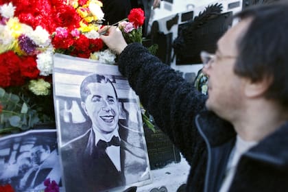 La tumba de Carlos Gardel, en el cementerio de la Chacarita