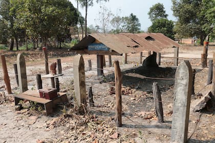 La tumba de Pol Pot, cerca de la frontera con Tailandia, en el distrito de Anlong Veng. (Photo by Satoshi Takahashi/LightRocket via Getty Images)