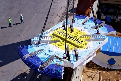 En 2012, la tuneladora con la escarapela bajó a las entrañas de Haedo