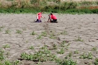 “Mucho miedo”: caminaba por una laguna seca, se hundió y tuvo que ser rescatada