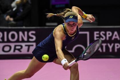 La ucraniana Dayana Yastremska, durante la semifinal que le ganó a Sorana Cirstea en Lyon.