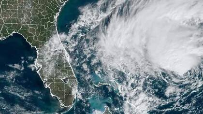 La última actualización del Centro Nacional de Huracanes sumó regiones de alerta por la tormenta tropical Nicole