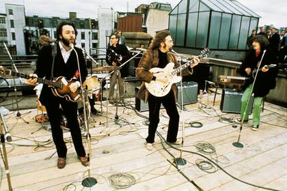 La última aparición pública como banda: para las canciones que tocaron en la terraza del edificio de Apple Corps, el 30 de enero de 1969