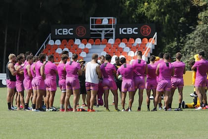 La última charla de Gonzalo Quesada con el plantel antes del duelo con Highlanders: será a puertas cerradas