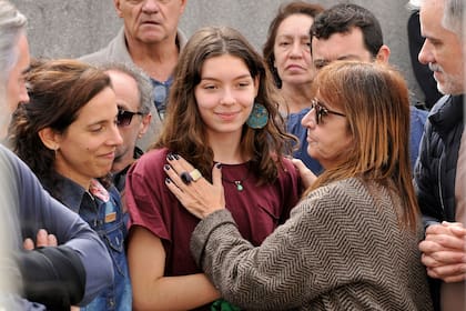 Olivia Esteche, la hija de la actriz recibió el consuelo de amigos y compañeros de su madre