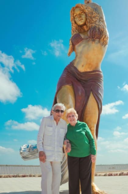 La última foto pública de William Mebarak con su esposa, Nidia Ripoll, en el monumento en honor a Shakira
