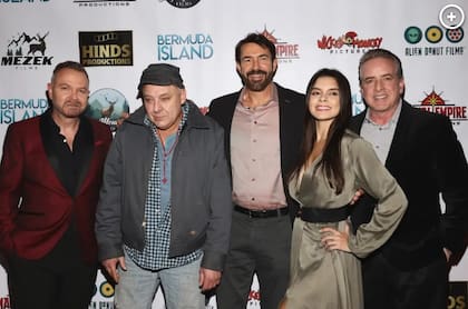 La última imagen de Tom Sizemore en la avant premiare de Bermuda Island