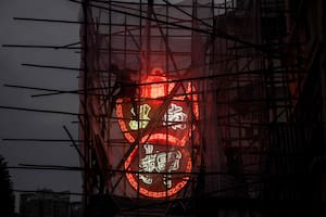 Las luces de neón se apagan en Hong Kong