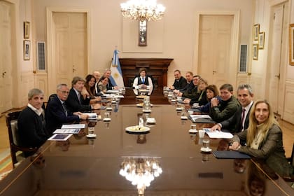 La última reunión de gabinete, con Milei en la cabecera: el Presidente pidió un ajuste presupuestario de 2% en cada área