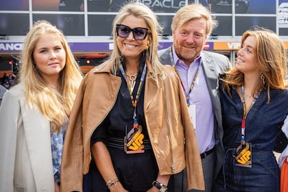 La última vez que habíamos visto a Amalia en público fue el domingo 27 de agosto en el Gran Premio de Fórmula 1 de los Países Bajos. La princesa estuvo presente junto a sus padres, los reyes Guillermo y Máxima, y su hermana Alexia.